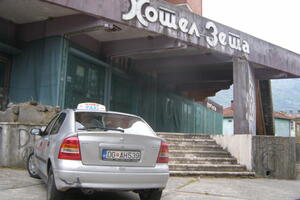 Hajde Jano, kuću da prodamo