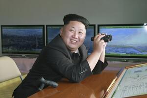 Prve fotografije Kima Džong Una bez štapa