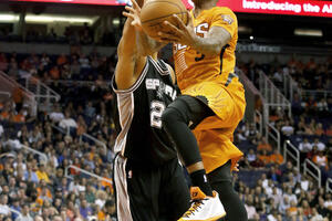 San Antonio poražen od Finiksa, Klipersima gradski derbi