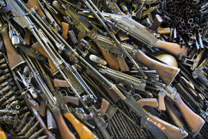 Odakle penzioneru preko 2 hiljade pušaka i pištolja?
