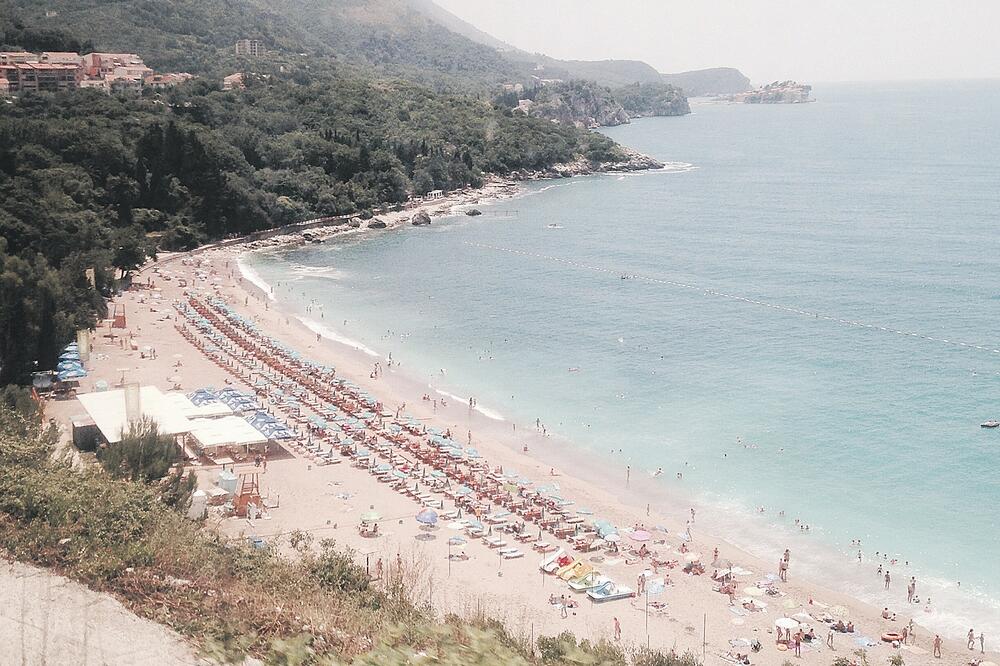 Predviđena dva kondo hotela i 14 vila: Kamenovo, Foto: Vuk Lajović