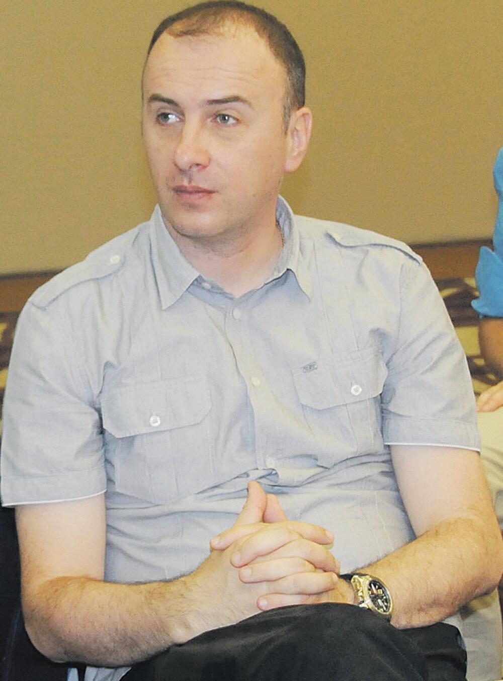 Aleksandar Perović (Novina)