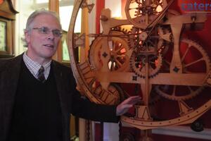 Ovaj čovjek pomjera čak 4.000 satova!