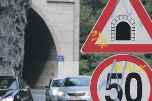 Za noć ukradeno 111 saobraćajnih znakova