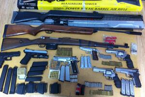 Kod Baranina pronađeno više pištolja i pušaka