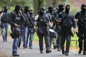 Pucnji u gimnaziji u Kelnu, škola evakuisana