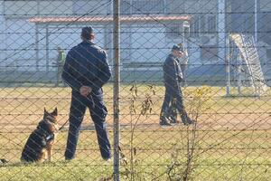 Zatvorenici dobijaju uniformu i donje rublje