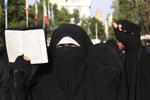 Napadi kiselinom na "nepristojno obučene" žene