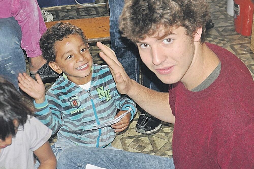 kamp, Romi, Konik, Foto: Crveni krst CG