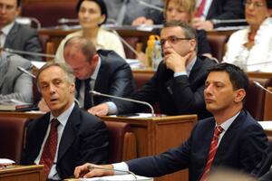 Adornovo obraćanje CG opoziciji