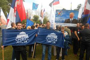 Mladi Srpske liste išli na doček Putina u Beogradu