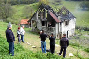 Izgorjela kuća Madžgalja kod Tomaševa