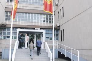 Je li  diler  isto što i prodavac?