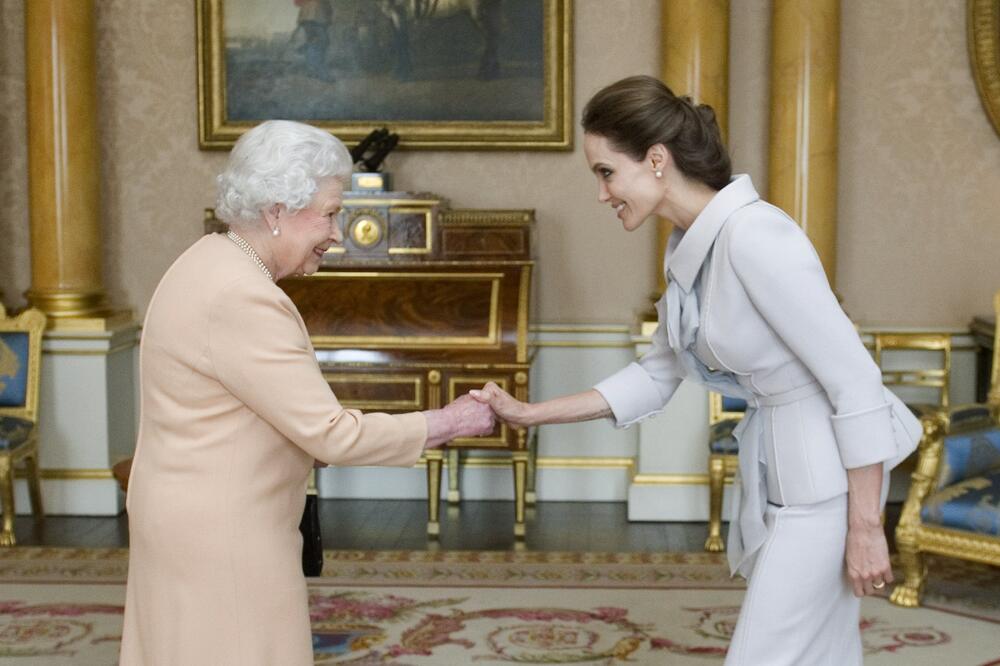 Kraljica Elizabeta, Anđelina Džoli, Foto: Reuters