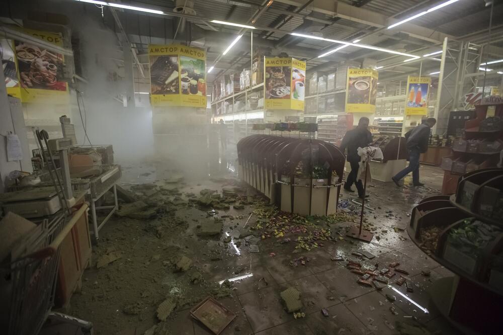 Tržni centar u Donjecku nakon granatiranja, Foto: Reuters