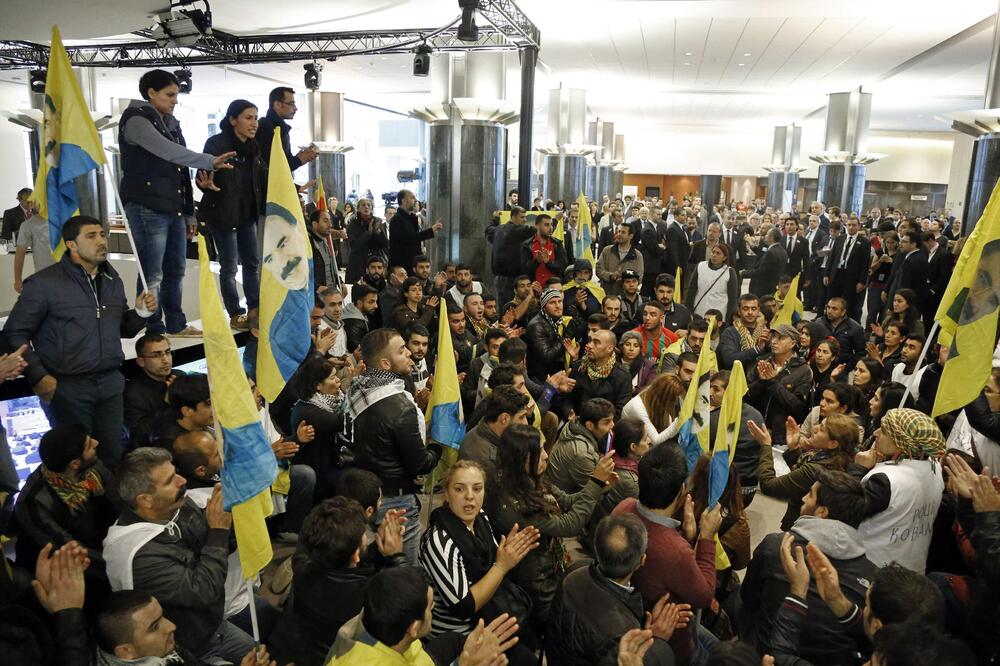 Kurdski demonstranti u zgradi EP-a, Foto: Reuters