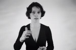 Jedna žena, dva glasa