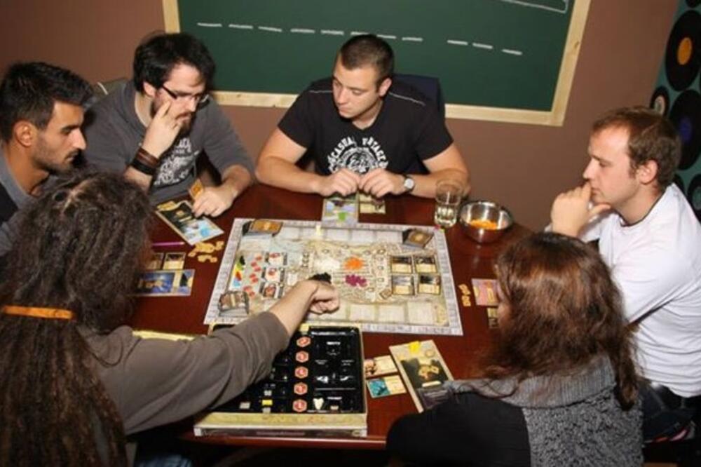 Lutajući sat, Foto: Lutajući sat