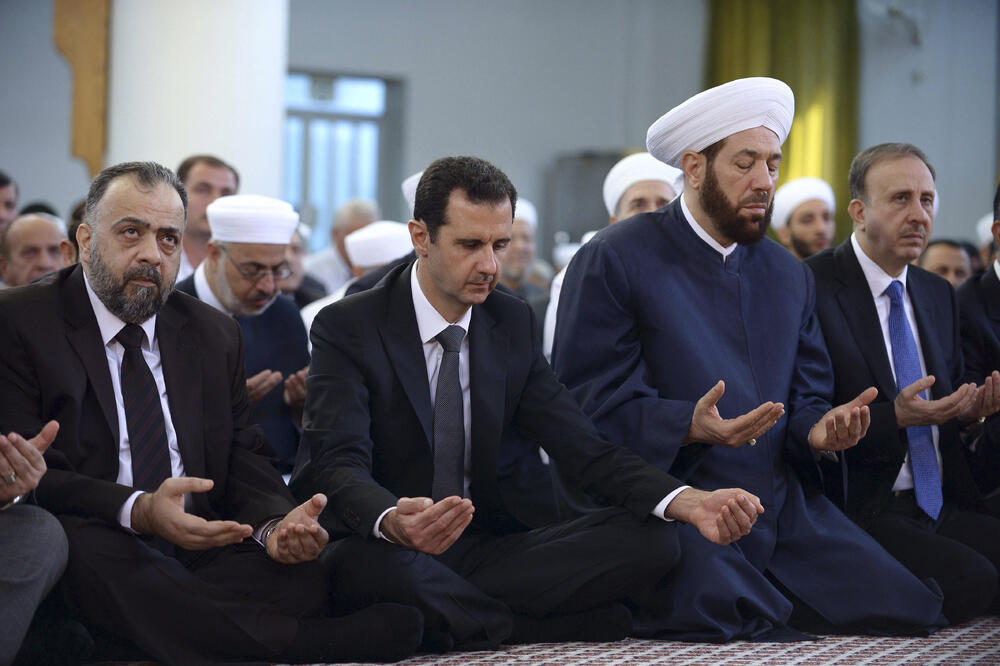 Bašar al Asad na molitvi, Foto: Beta/AP