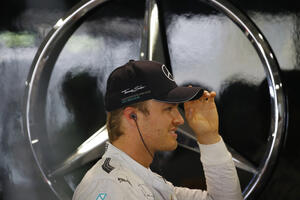 Rozbergu pol pozicija, Hamilton u prvom redu