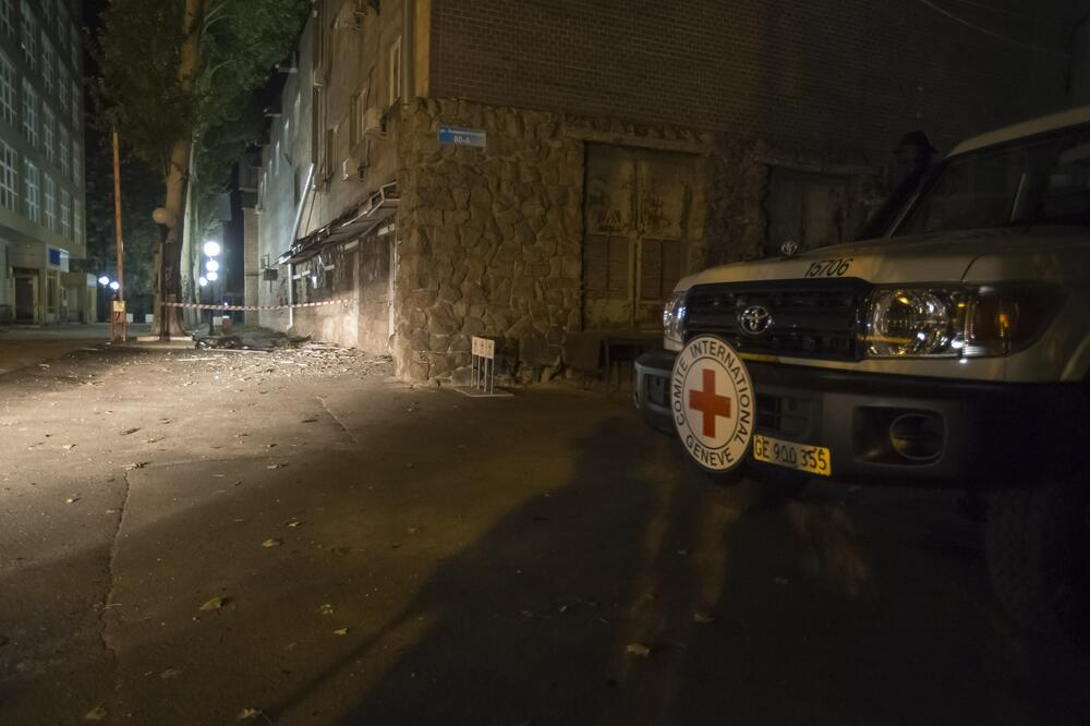 Vozilo Crvenog krsta kod mjesta zločina, Foto: Reuters