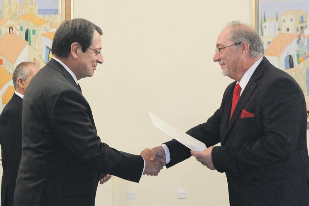 Nikos Anastasiades, Petar Popović
