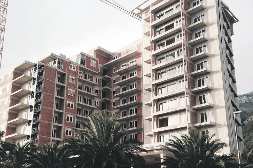 Kondo hotel „Blue sail“ kompanije Zetagradnja i Ljetopis automotive, Foto: Vuk Lajović