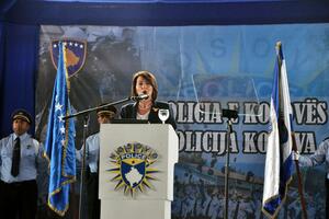 Jahjaga sa liderima partija na Kosovu