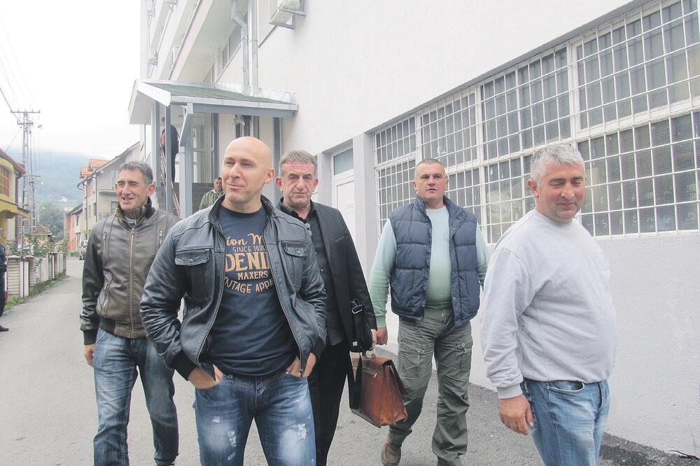 Ko ih je snimao: Policajci juče ispred suda, Foto: Jadranka Ćetković