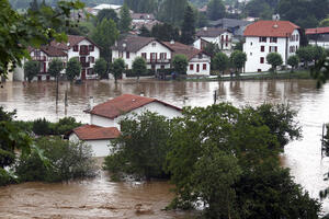 Francuska: Zbog poplava vanredno u 60 gradova, Monpelje pod vodom