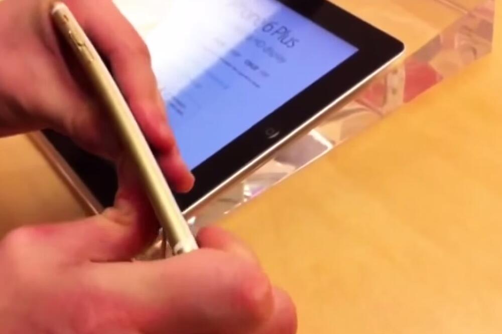 Lomljenje iPhonea, Foto: Screenshot (YouTube)