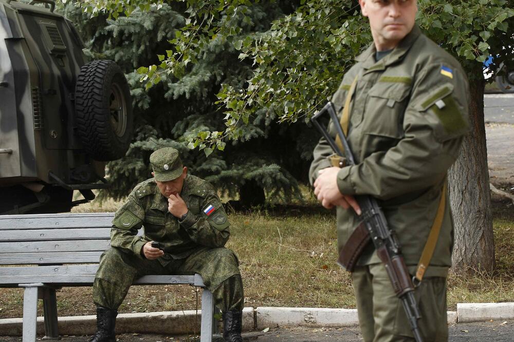 Ruski i ukrajinski vojnik, Foto: Reuters