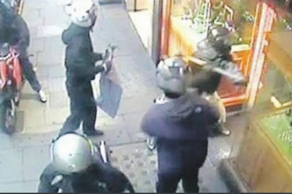 Pink Panteri, Foto: Screenshot