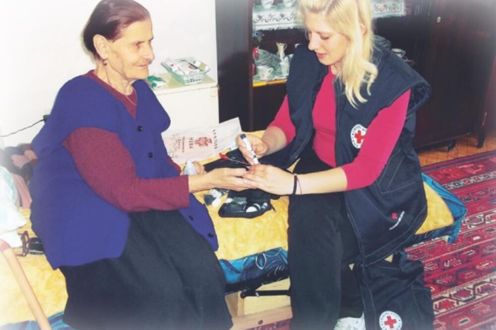 Crveni krst CG, Briga o starima, Foto: Crveni krst CG