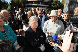 "Zar treba naša djeca da leže po  trotoarima?"