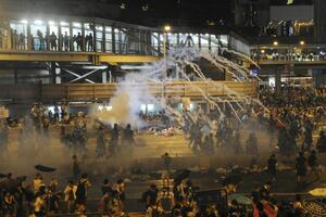 Policija suzavcem na učesnike protesta u Hongkongu