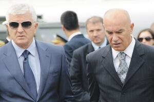 Đukanović odlučuje ko nadgleda službe