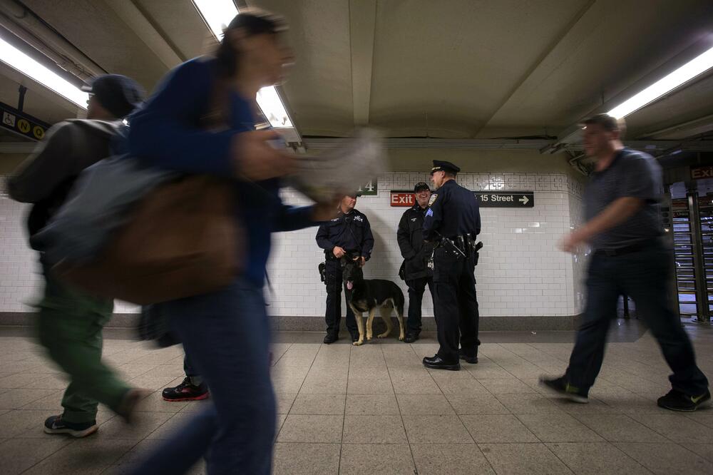 Policajci u njujorškom metrou, Foto: Reuters