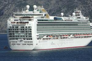 Kruzer sa više od 3.000 turista uplovio u Kotor