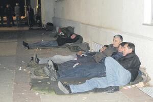 Tri radnika Metalca zbog štrajka glađu završila u Urgentnom