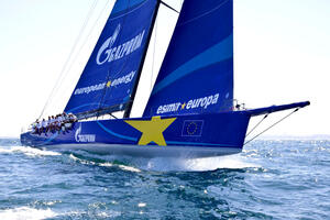 Djeca iz Bijele oduševljena najbrže regatne jedrilice