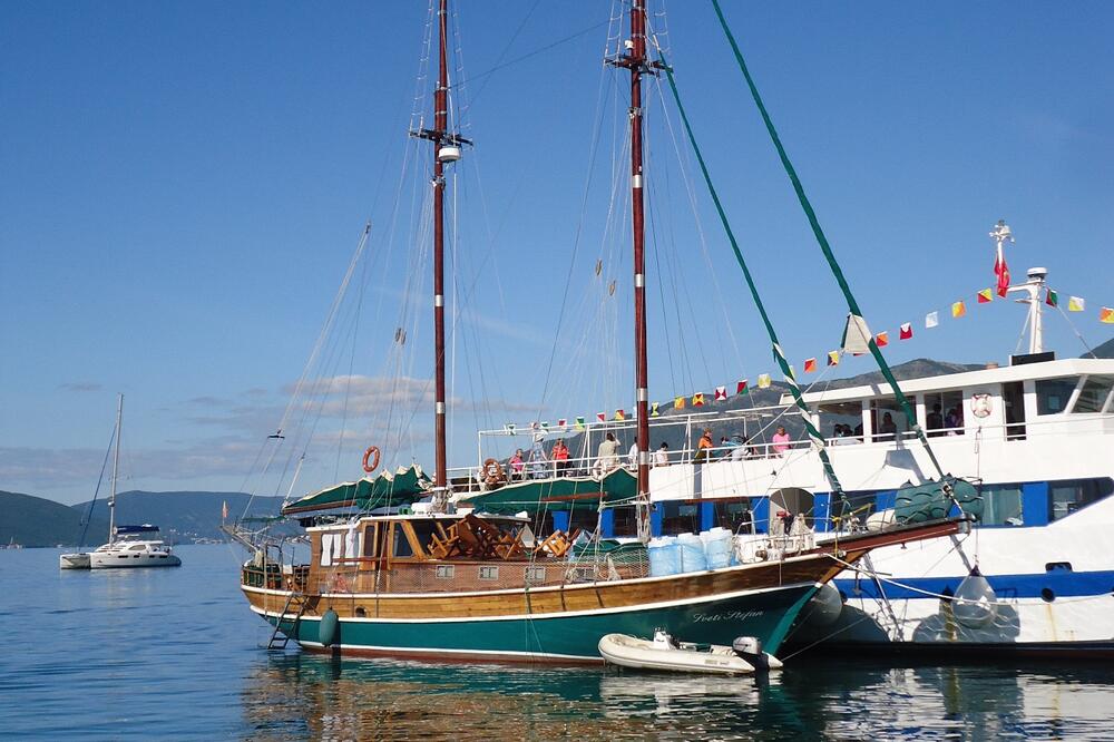 Brod Sveti Stefan, Foto: Siniša Luković