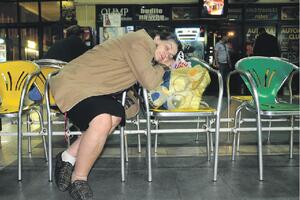 Azra Đečević opet spava na Autobuskoj