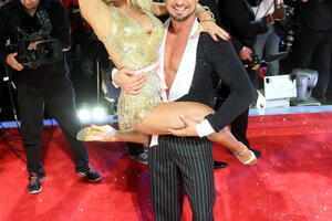 Kristini Rihanov zabranili da pleše sa muškarcima koji su u vezi