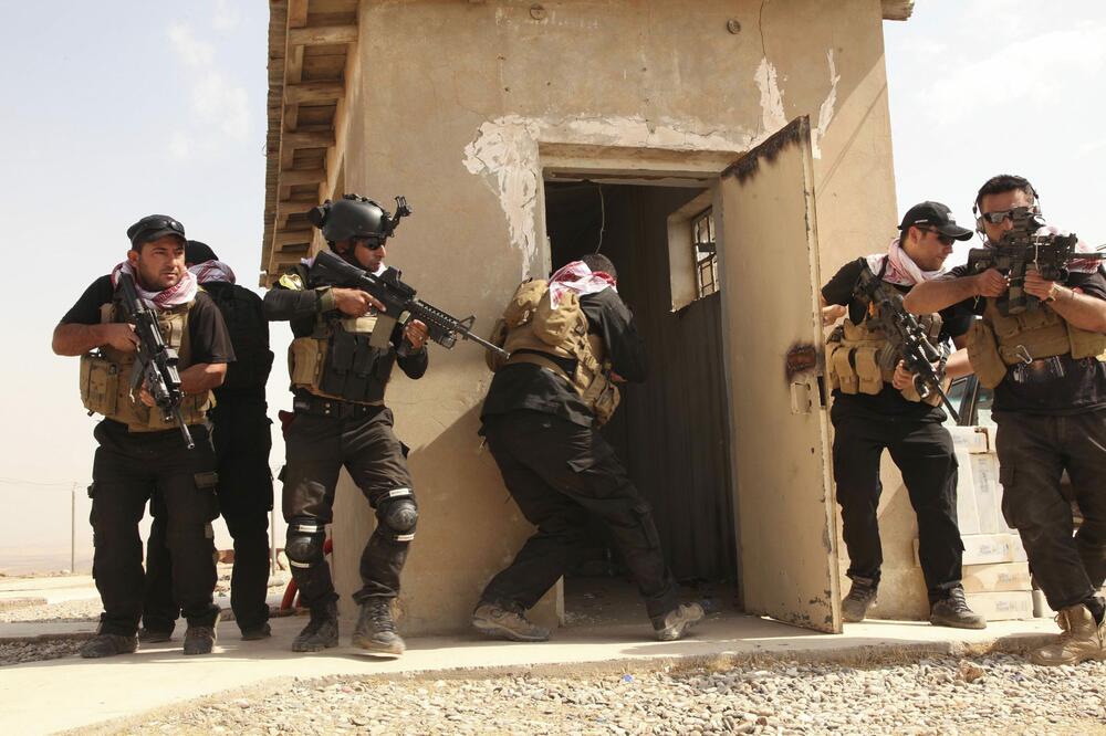 Sa obuke kurdskih snaga, Foto: Reuters