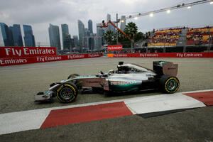 Hamiltonu pol pozicija i u Singapuru
