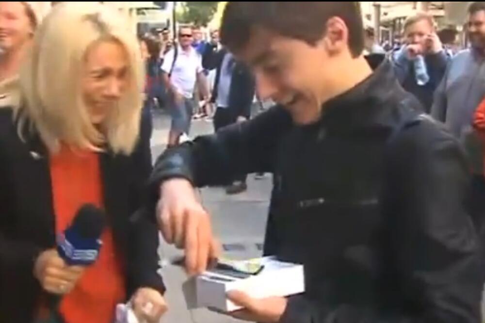 iPhone Australija, Foto: Screenshot (YouTube)