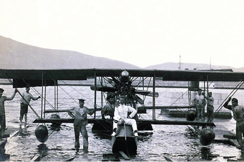 Austrougarski hidroplan u Tivtu 1914. godine, Foto: Privatna arhiva