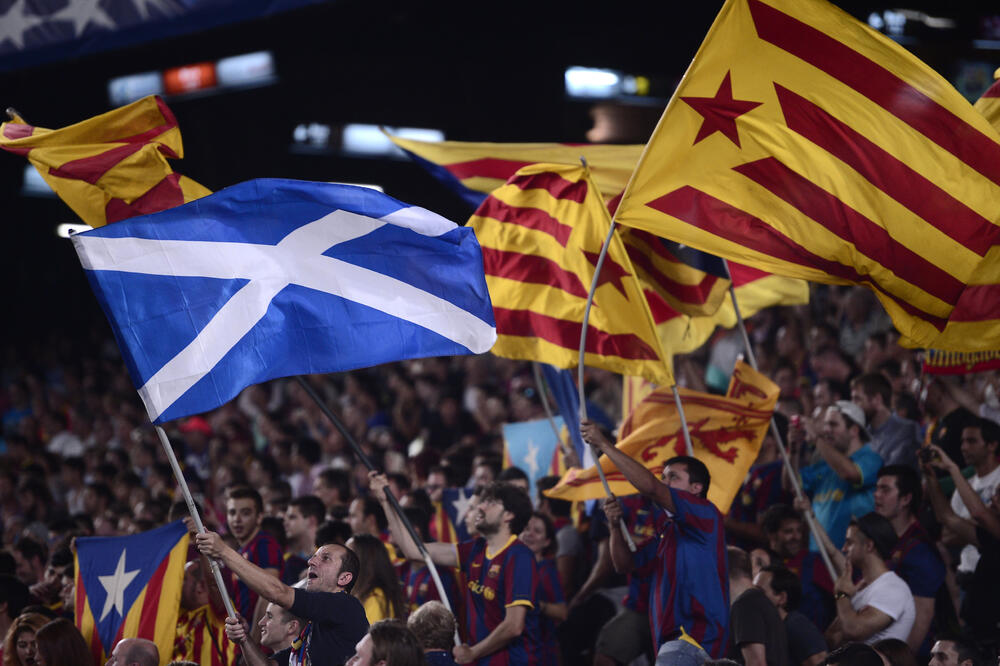 Škotska i katalonska zastava na stadionu FK Barselona, Foto: Beta/AP