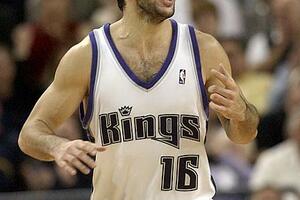 Kingsi povlače dres sa brojem 16